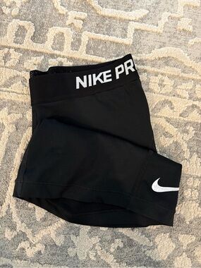 Black Nike Pro Shorts (Woman’s SM)